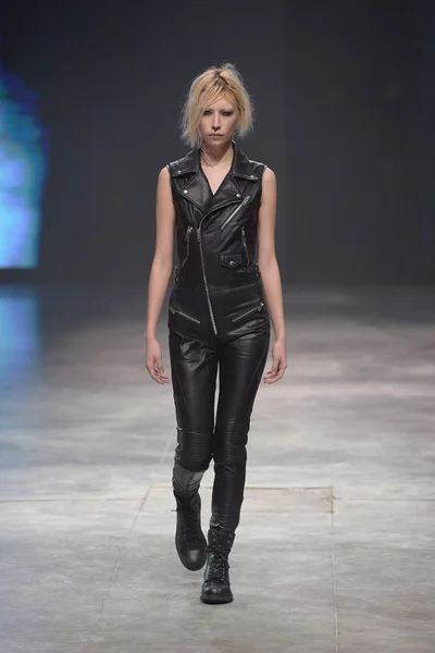 Look 8